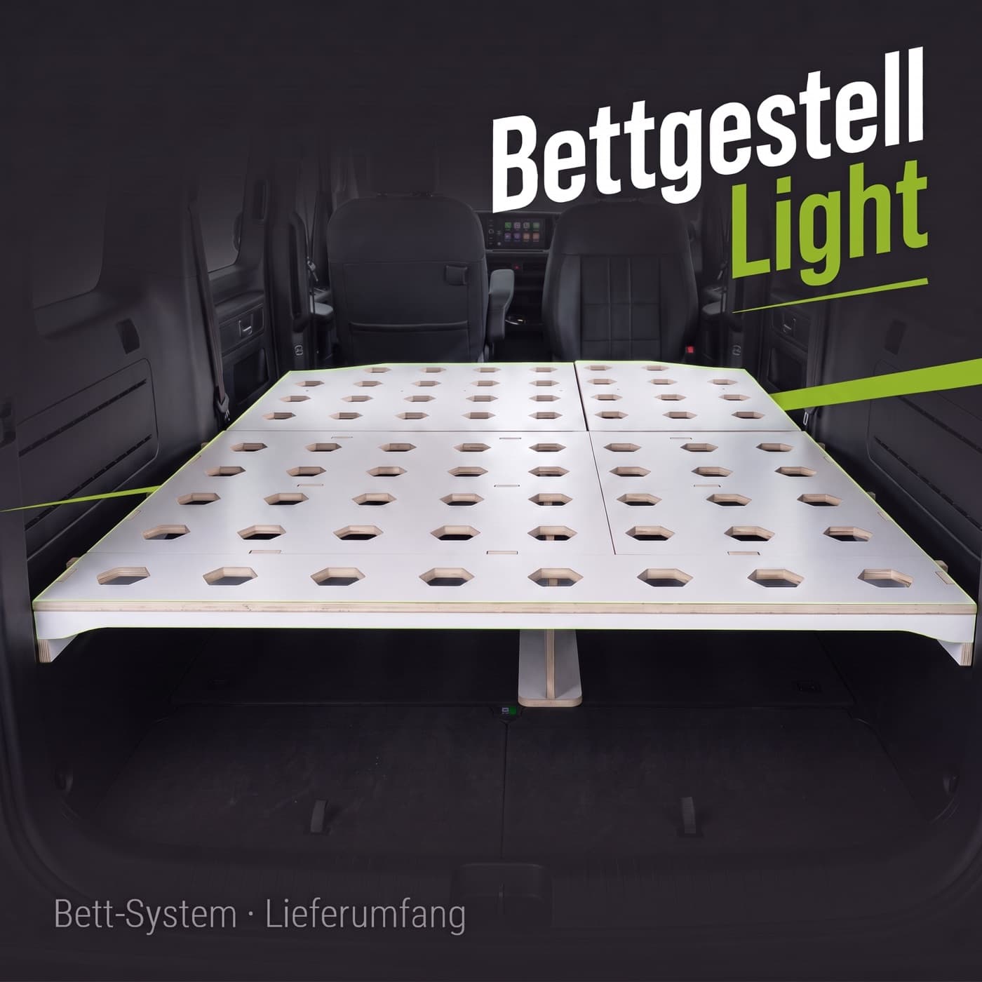 Bettgestell Light aufgebaut im Heck eines Hochdachkombis: durchgehende Liegefläche aus weißen Platten mit Sechseck-Ausschnitten, getragen von einem mittigen Steckfuß